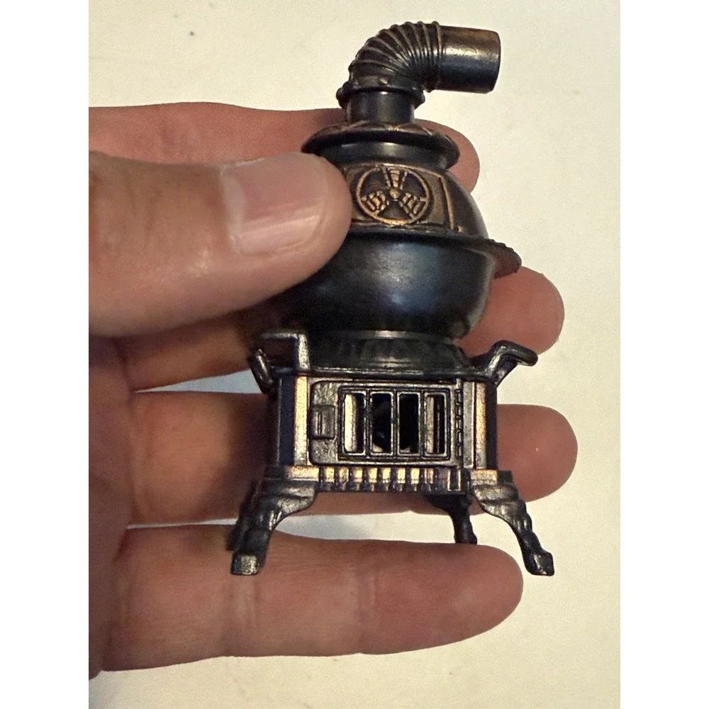 DIE-CAST MINIATURE ANTIQUE FINISH POT BELLY STOVE PENCIL SHARPENER